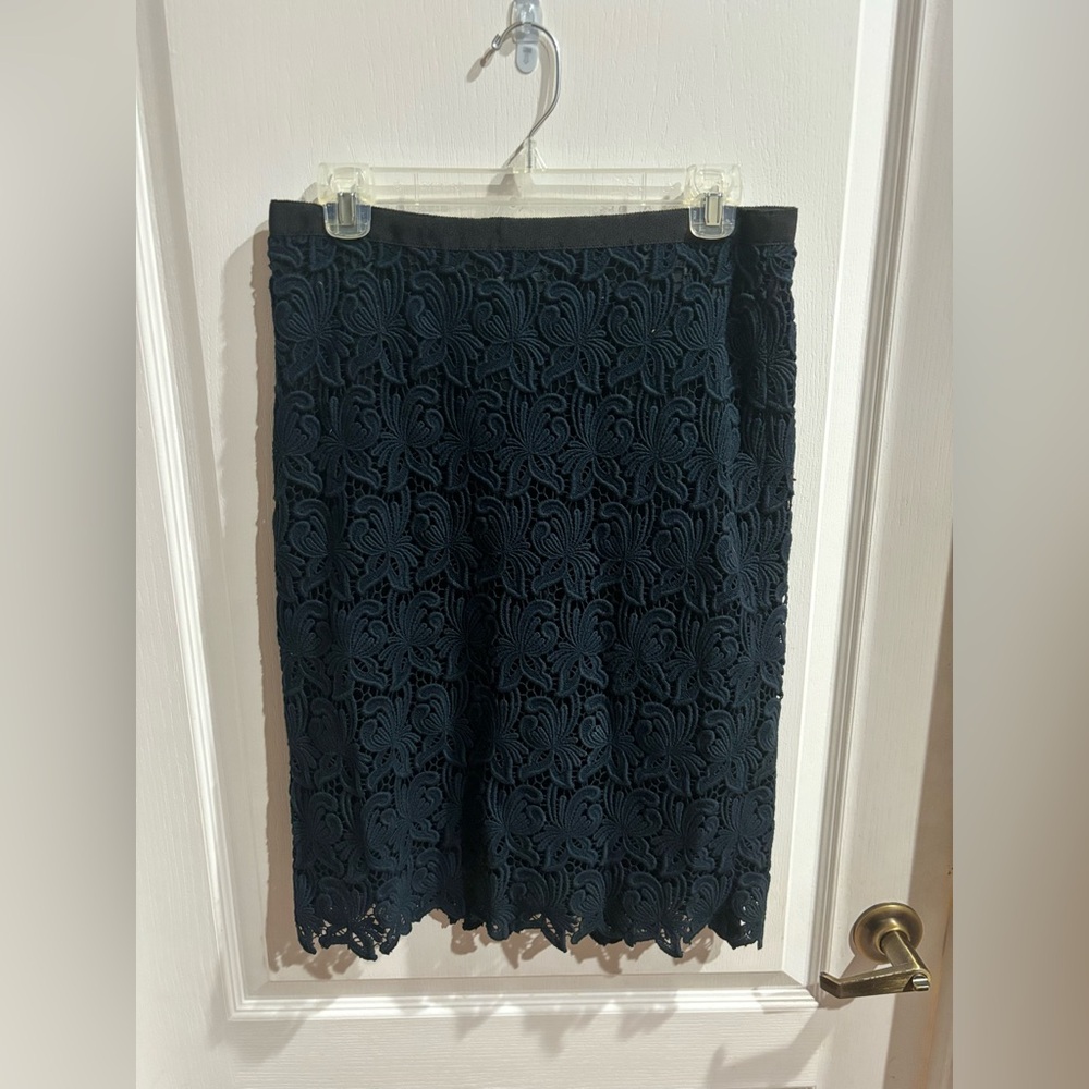 Talbots Navy Blue Floral Skirt Size 4. LIKE NEW!